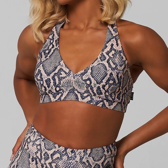 Lici fit PHYTON V-CUT SCRUNCH LEGGING - Picture 5 of 5